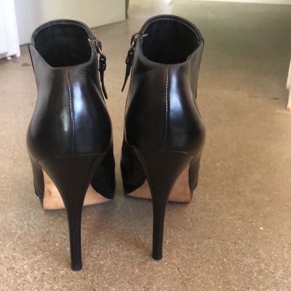 Via Spiga Bootie, Blk, 10M. Real leather booties but too tall for my arch. - Picture 3 of 10